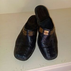 Black leather casual mules